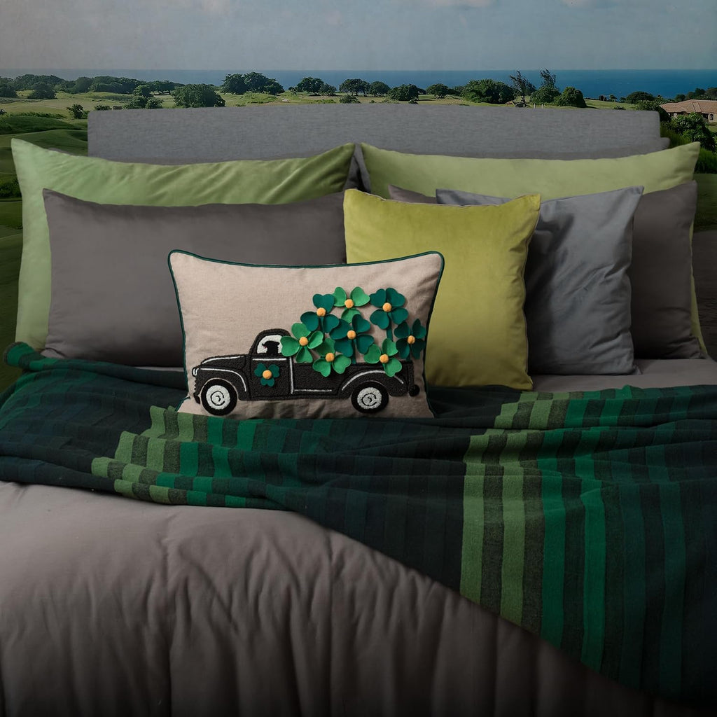 St Patricks Day Lucky Clover Throw Pillow Cover Shamrock Green Pillow Case Holiday Decor Cushion Cover for Sofa Couch Living Room Bed