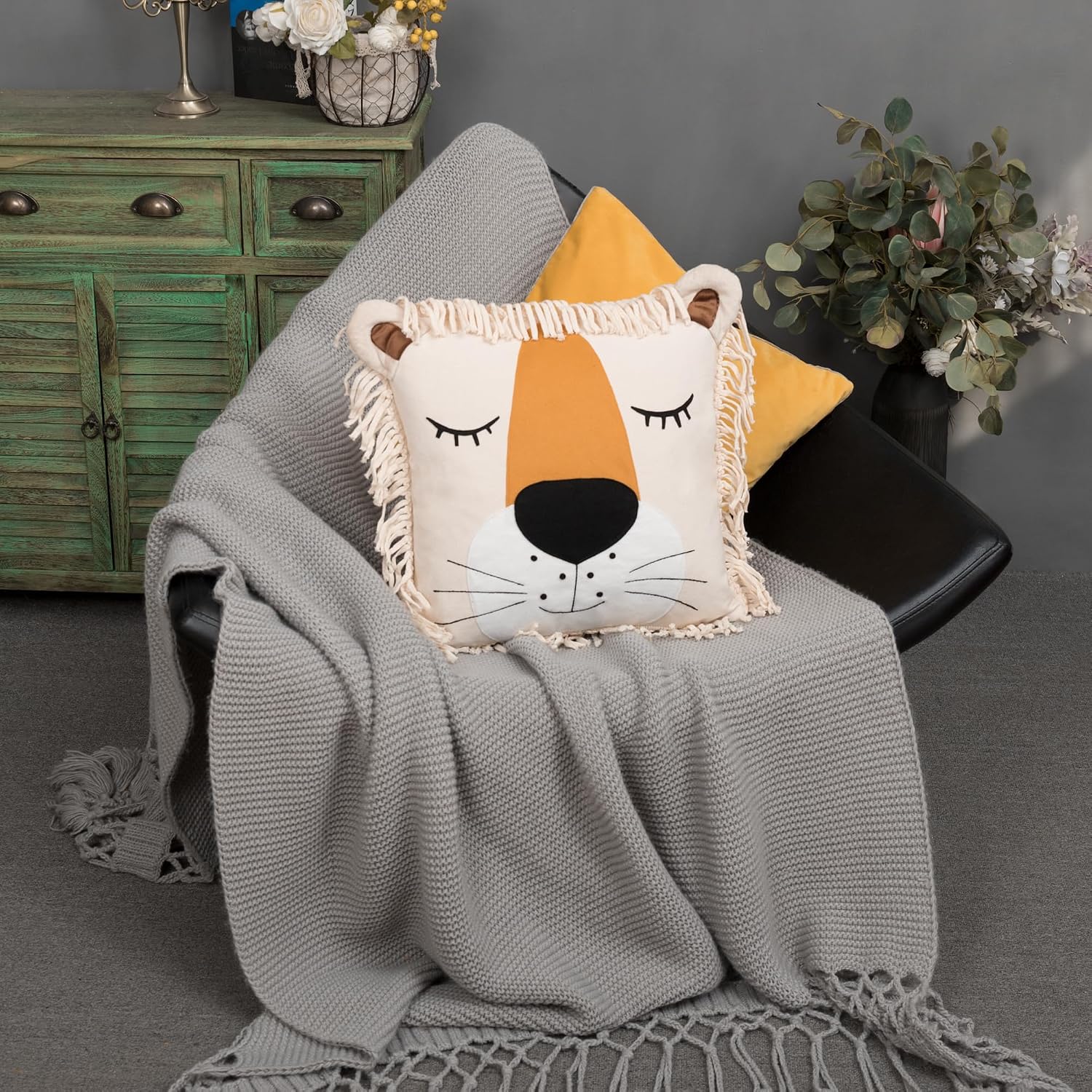 VG|s-lion|Decorative Throw Pillow Covers Accent Lion Pattern Chenille Cushion Covers Pillowcases for Couch Bed Living Room Home