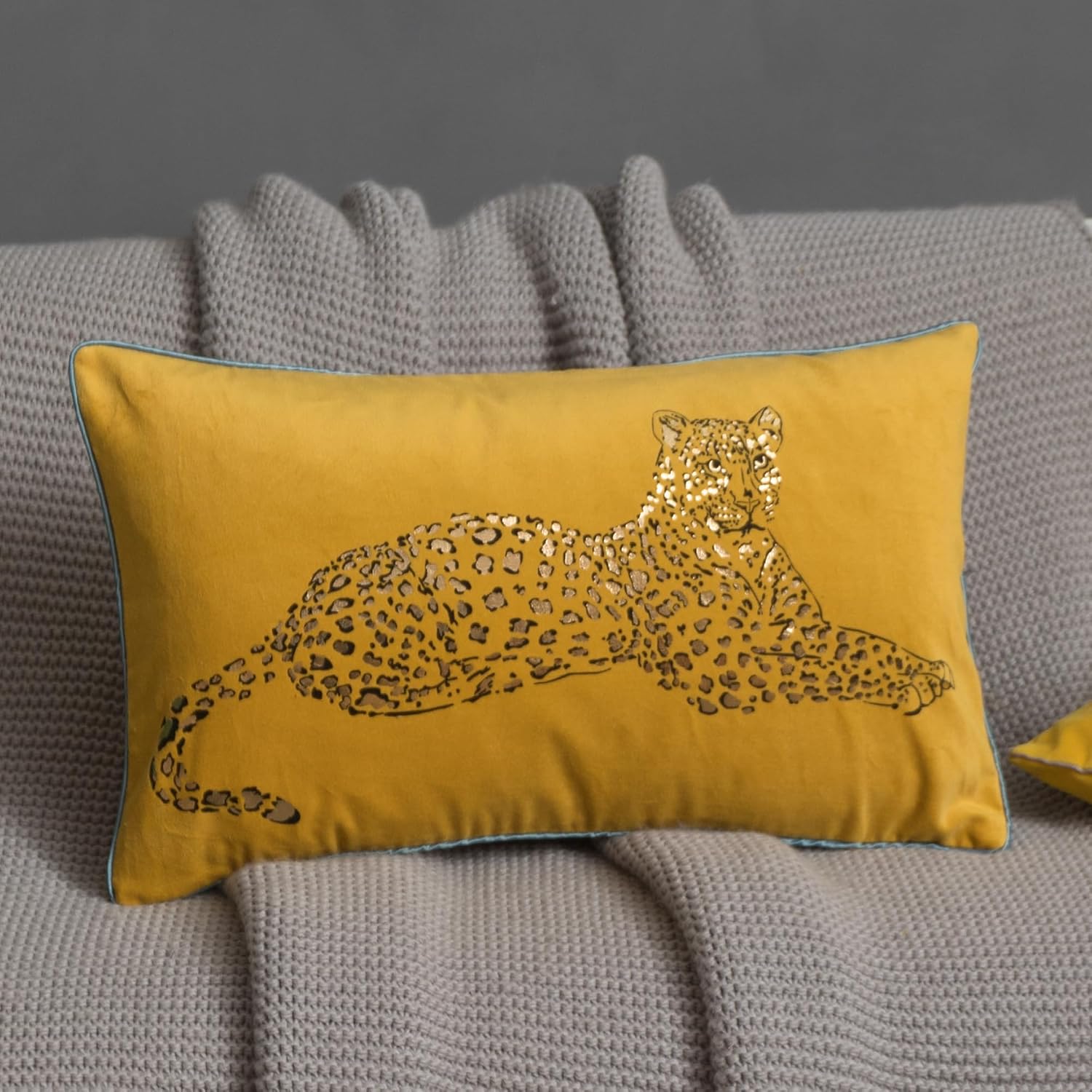 VG|yellow|Leopard Print Throw Pillow Cover Decorative Velvet Cushion with Gold Foil Printing for Bed Couch Chair Car
