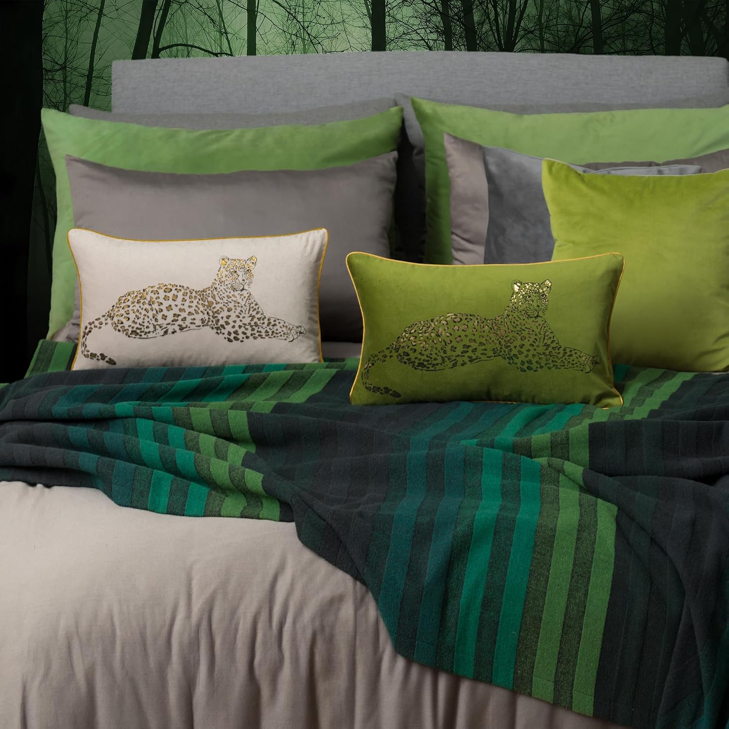 VG|green|Leopard Print Throw Pillow Cover Decorative Velvet Cushion with Gold Foil Printing for Bed Couch Chair Car