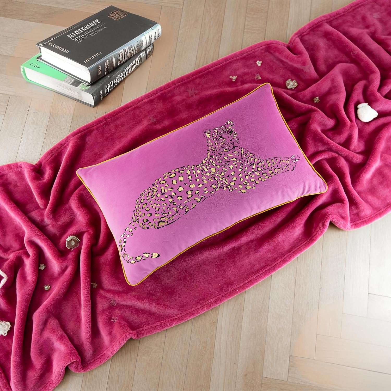 VG|hot-pink|Leopard Print Throw Pillow Cover Decorative Velvet Cushion with Gold Foil Printing for Bed Couch Chair Car